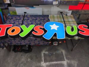 anuncio-luminoso-3d-toys